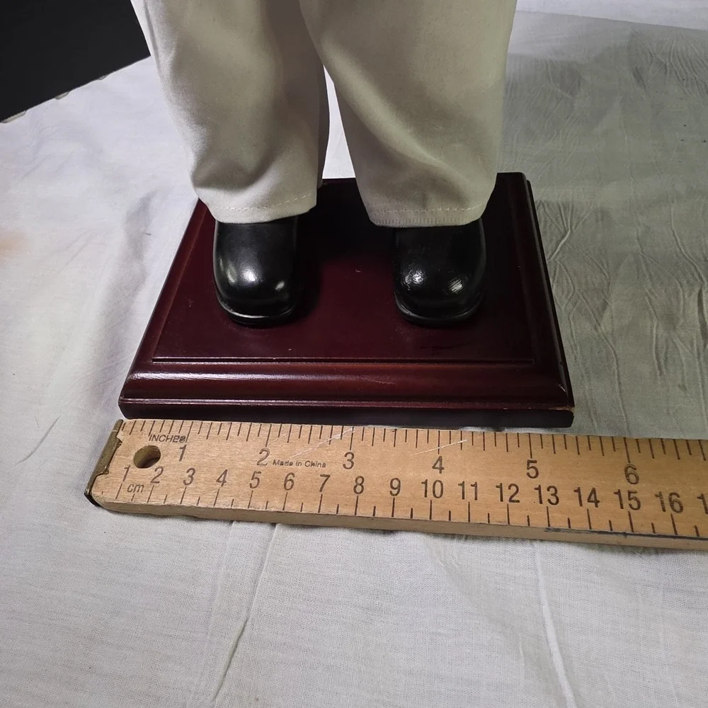 Pennstate Satna's Workshop handcrafted collectible 15.5 Inch figurine‎
